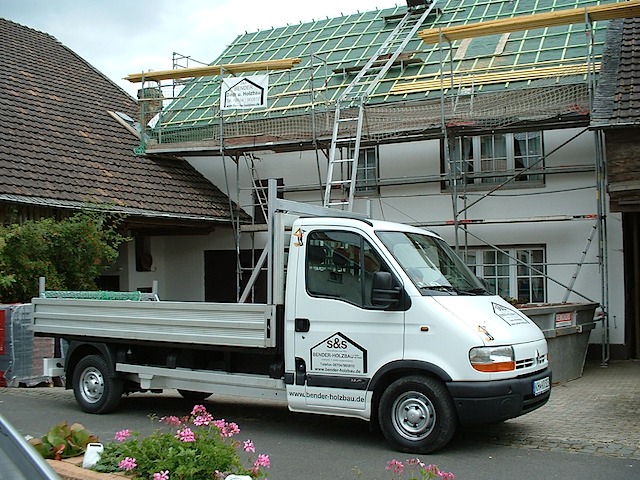 Umbau eines alten Dachstuhls mit Gaube und neuen Ziegeln V