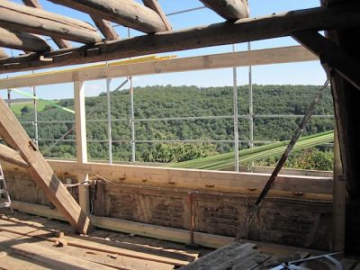 Umbau eines alten Dachstuhls mit Gaube und neuen Ziegeln VIII